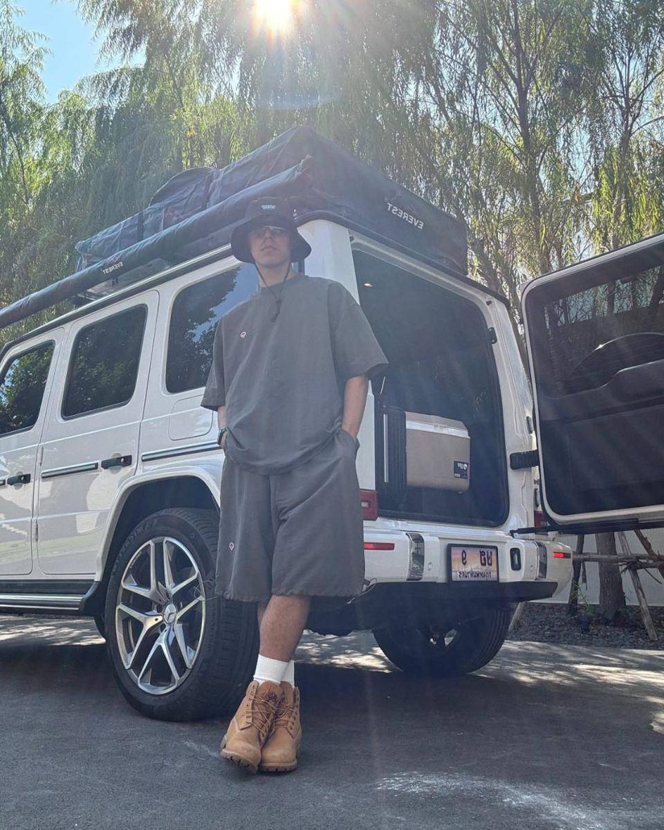 outfit outdoor style ala Nine Naphat (instagram.com/naphat_nine)