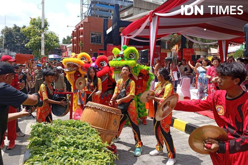Pj Gubernur DKI Jakarta Teguh Setyabudi dan eks Gubernur Jakarta lintas generasi merayakan Cap Go Meh di Jakarta Barat, Rabu (12/2/2025). (IDN Times/Dini Suciatiningrum)