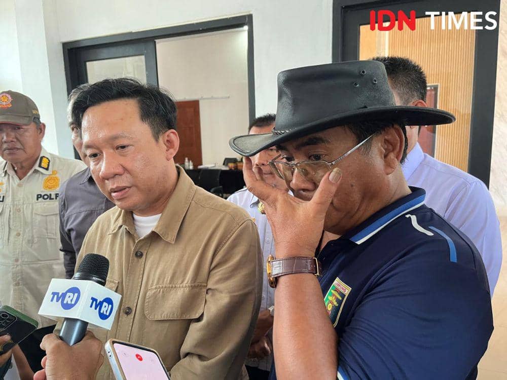 Kepala Badan Pengelola Keuangan dan Aset Daerah (BPKAD) Provinsi Lampung, Marindo Kurniawan dimintai keterangan awak media. (IDN Times/Tama Yudha Wiguna).