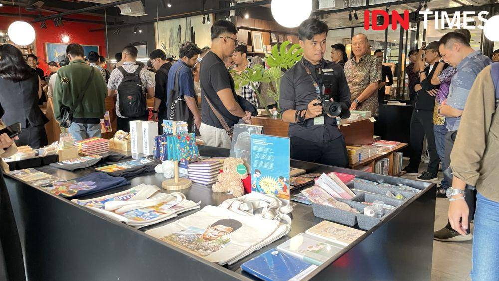 Makarya: coffe and book store yang diluncurkan pada Selasa (11/2/25) di Gramedia Matraman, Jakarta Timur. (IDN Times/Dina Salma)
