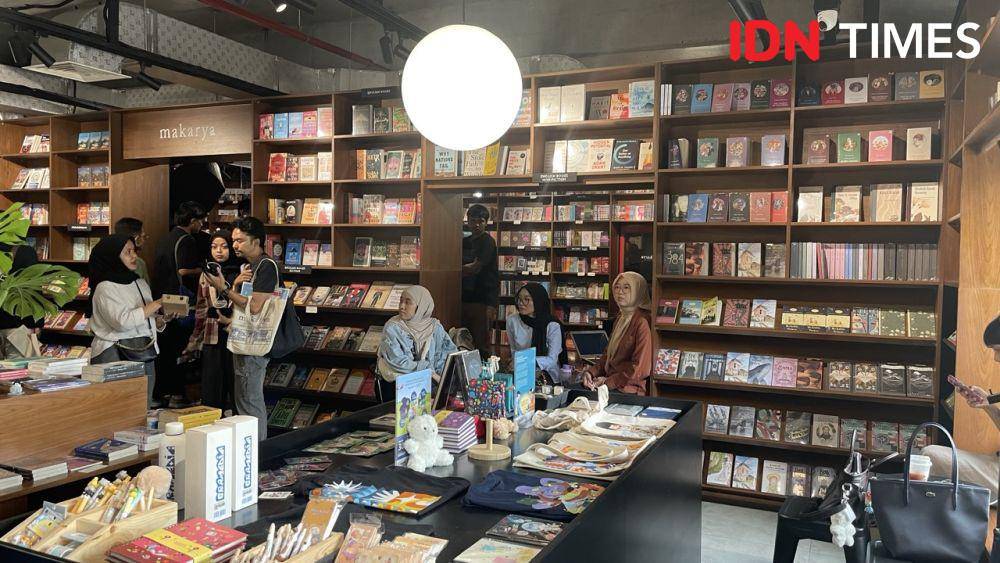 Makarya: coffe and book store yang diluncurkan pada Selasa (11/2/25) di Gramedia Matraman, Jakarta Timur. (IDN Times/Dina Salma)