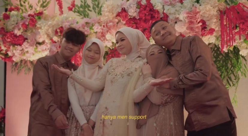 7 Potret Acara Lamaran Rekha Aulia Anak Rowman Ungu, Berlangsung Haru