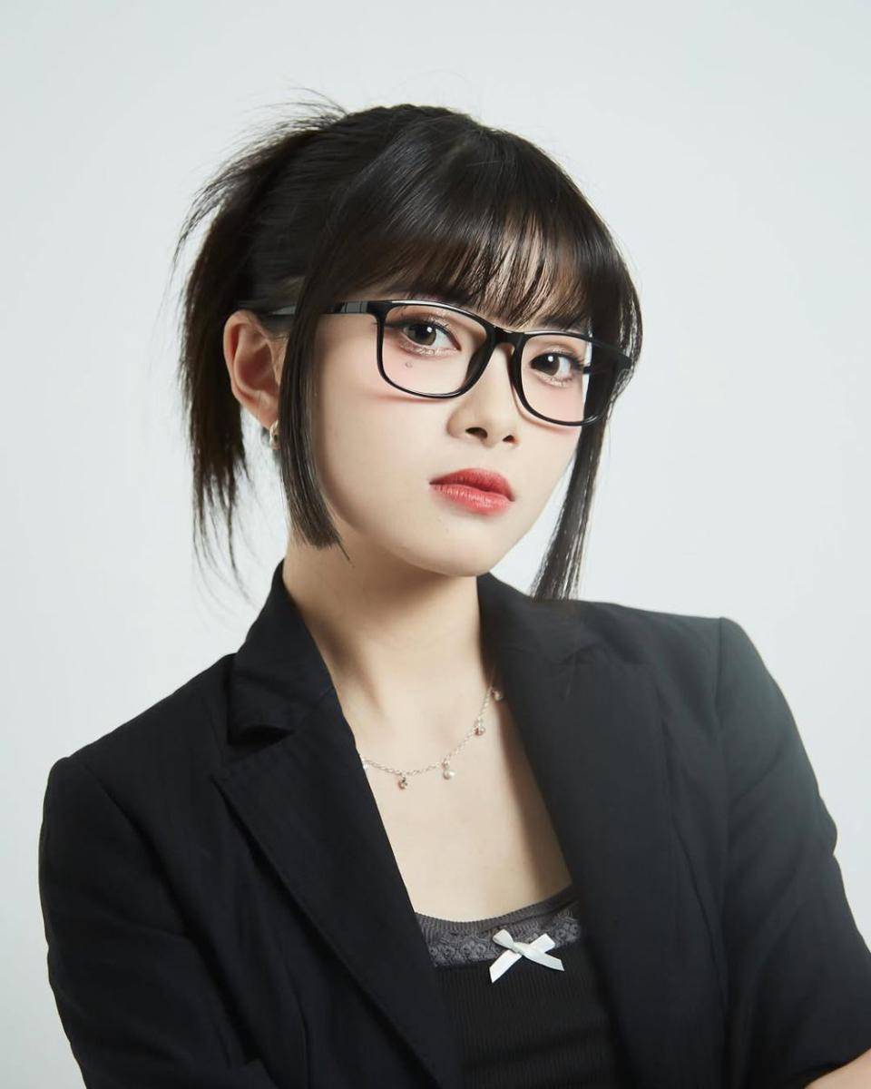 style rambut berponi ala Fiony JKT48 (instagram.com/jkt48.fiony)