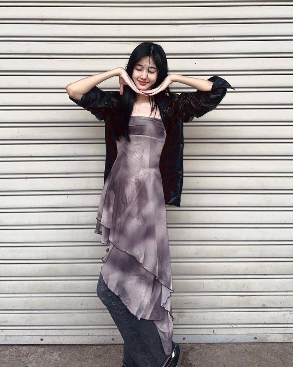 ide outfit dress over jeans (instagram.com/jkt48.oline)