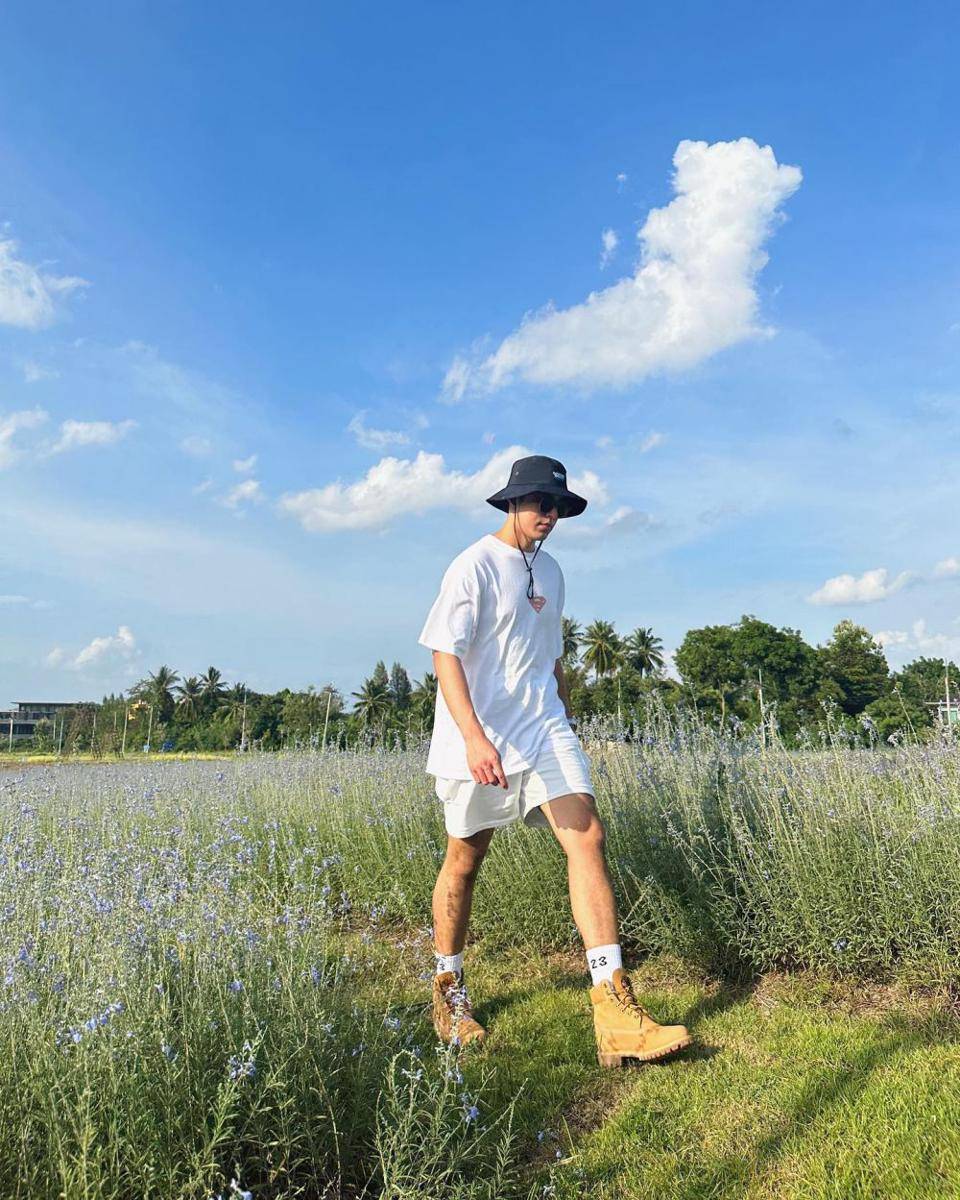 outfit outdoor style ala Nine Naphat (instagram.com/naphat_nine)
