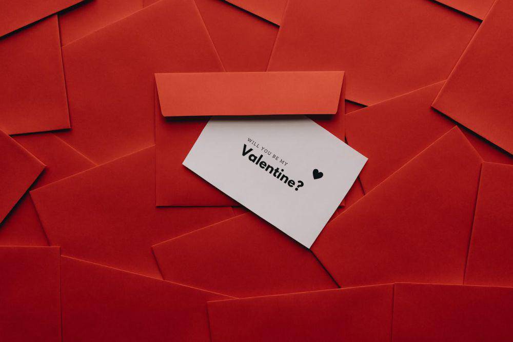 Happy Valentine. (pexels.com/alleksana)