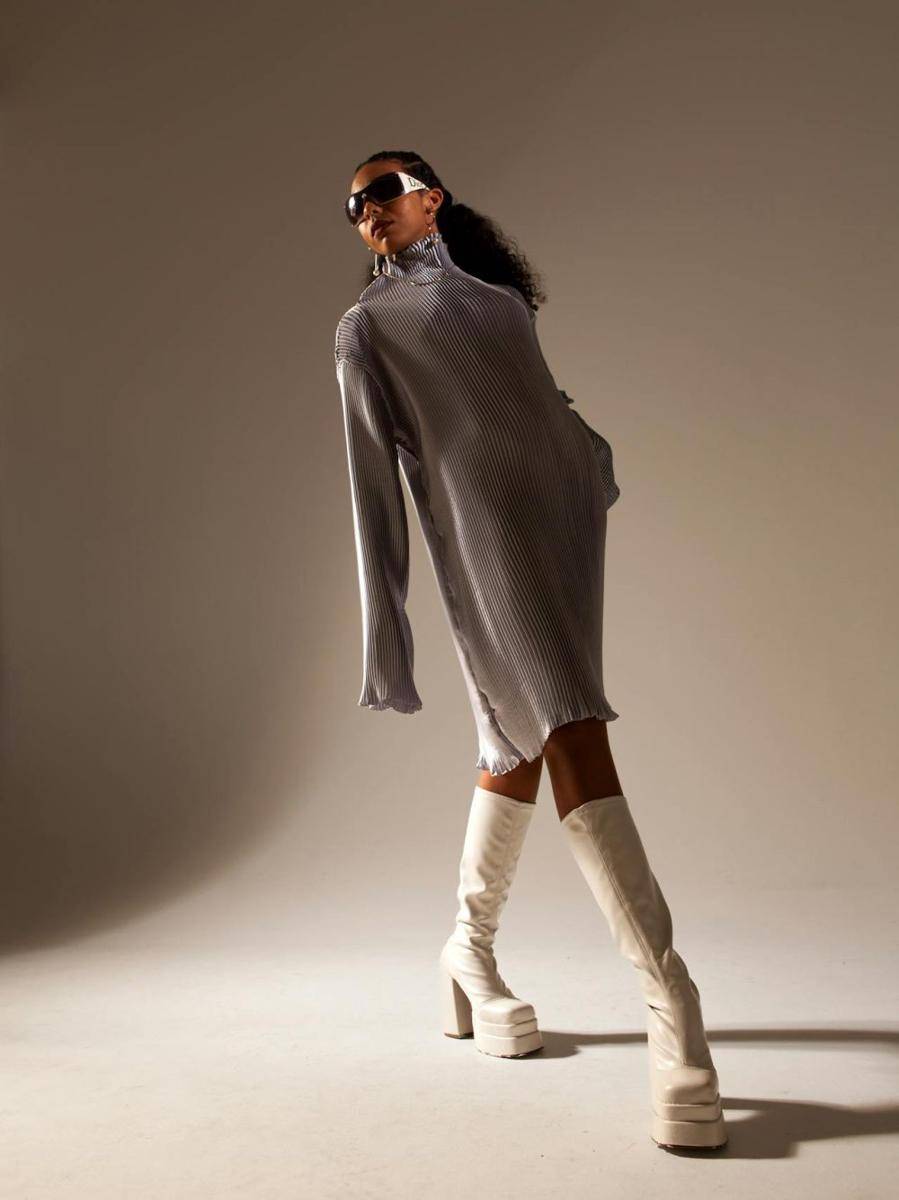 pose foto OOTD (pexels.com/Gabrielly Tinti)
