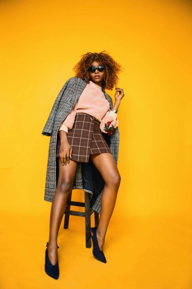 pose foto OOTD (pexels.com/Godisable Jacob)