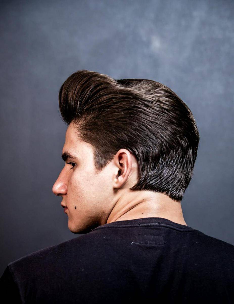 ilustrasi potongan rambut pompadour (pexels.com/id-id/@alexandre-saraiva-carniato-583650)