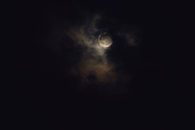 ilustrasi malam hari (pexels.com/Alexey Demidov)
