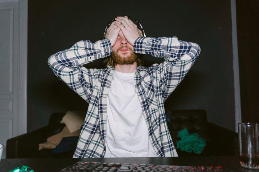 5 Sikap Orang dengan Fixed Mindset saat Dikritik