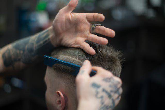 ilustrasi gaya garis rambut pria keren (pexels.com/Dmitry Zvolskiy)