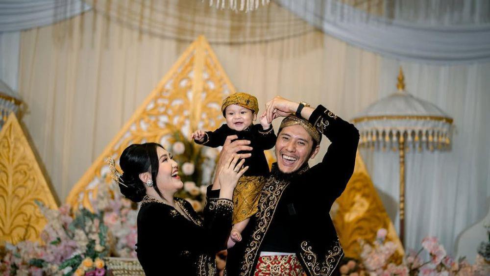 7 Dekorasi Tedak Siten Baby Agham Anak Via Valen, Bertema Adat Jawa