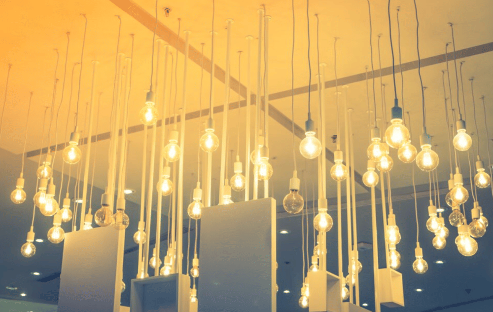 ilustrasi lampu gantung (freepik.com/jannoon028)