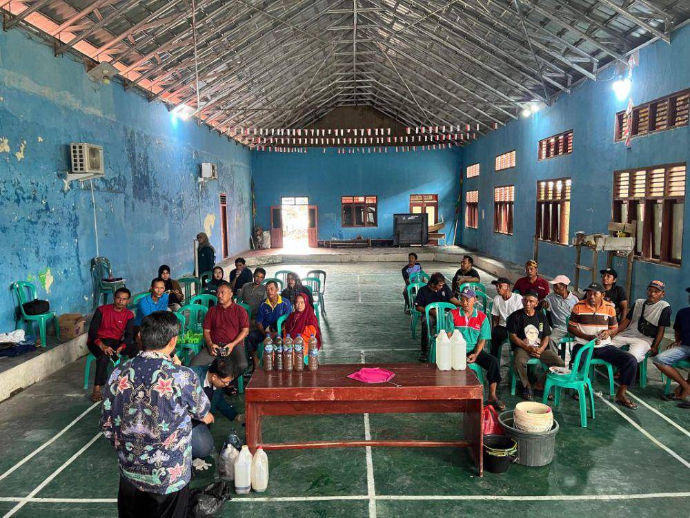 Mahasiswa KKN Universitas Lampung olah limbah organik nabati dan hewani jadi produk meningkatkan daya tahan udang di Desa Bandar Agung, Lampung Selatan (dok/officialunila.ac.id)