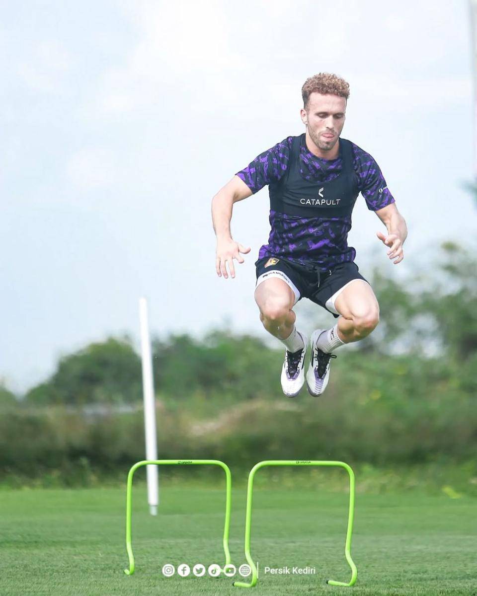 Ze Valente saat berlatih dengan tim Persik Kediri. Instagram.com/persikfcofficial
