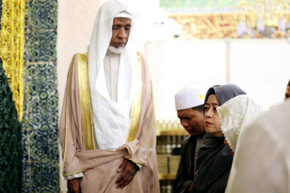 Megawati berziarah ke makam Nabi Muhammad SAW. Pada Rabu (12/2/2025), yang berada di kawasan Masjid Nabawi, Madinah (dok. PDI Perjauangan)