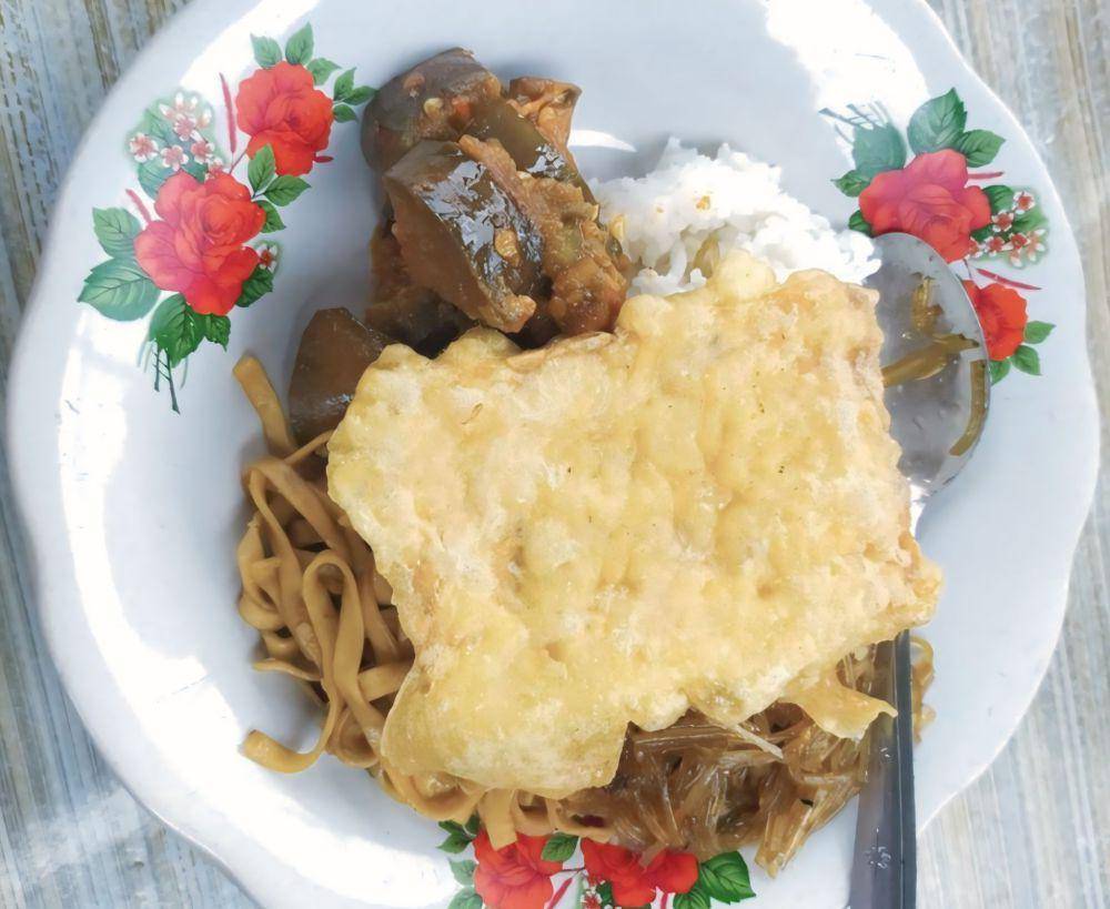 ilustrasi makanan di warteg (commons.wikimedia.org/Wiwik P)