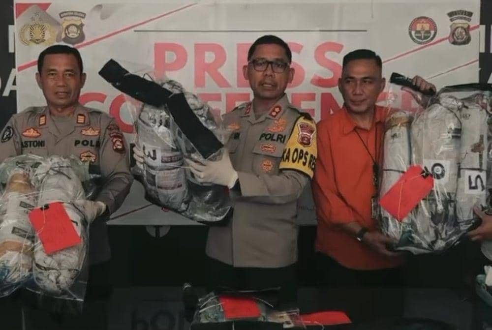 Polres Lahat Gagalkan Pengiriman 7,6 Kg Ganja Kering dari Empat Lawang