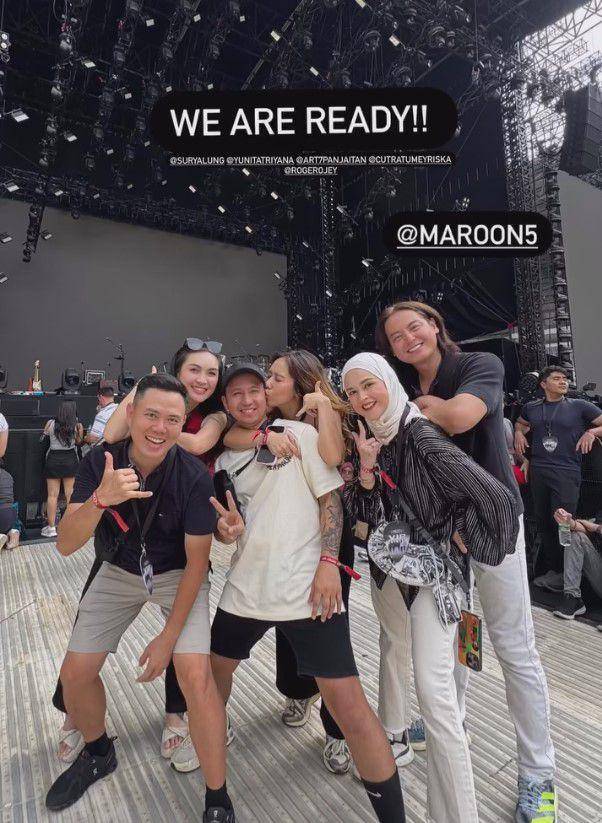 potret Cut Meyriska nonton Maroon 5 di Malaysia (instagram.com/cutratumeyriska)
