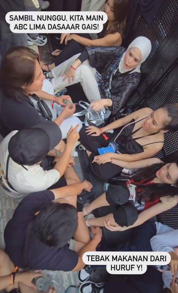 potret Cut Meyriska nonton Maroon 5 di Malaysia (instagram.com/cutratumeyriska)
