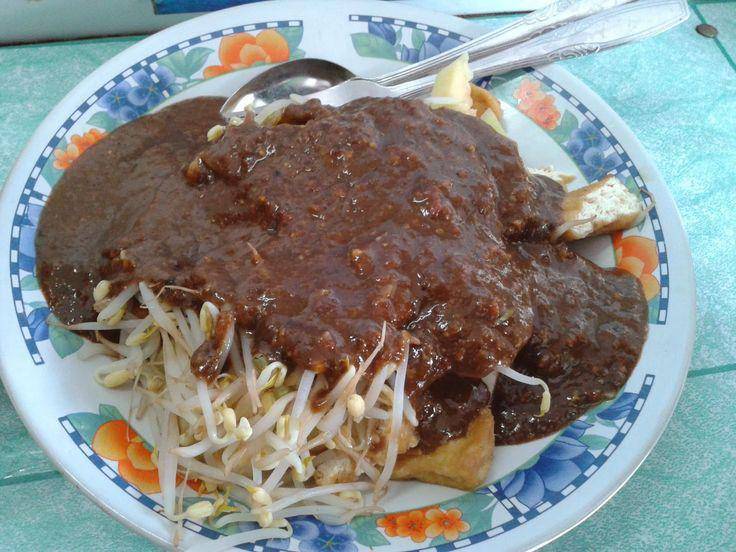 Rujak Cingur Ibu Kusnia/pinterest.com