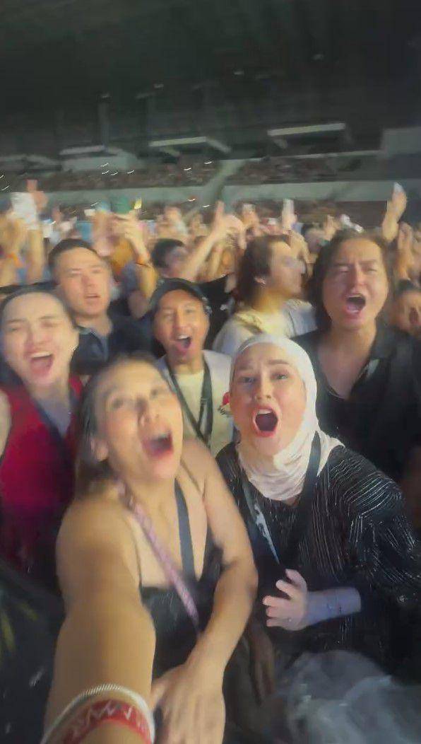 potret Cut Meyriska nonton Maroon 5 di Malaysia (instagram.com/cutratumeyriska)