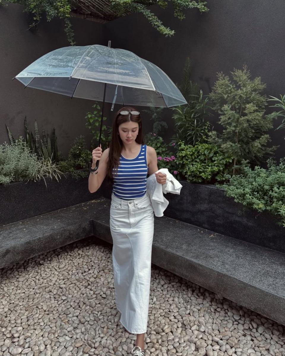 potret ide OOTD pakai skirt buat ke kantor hingga hangout ala Lorena Schuett (instagram.com/lalinalena)