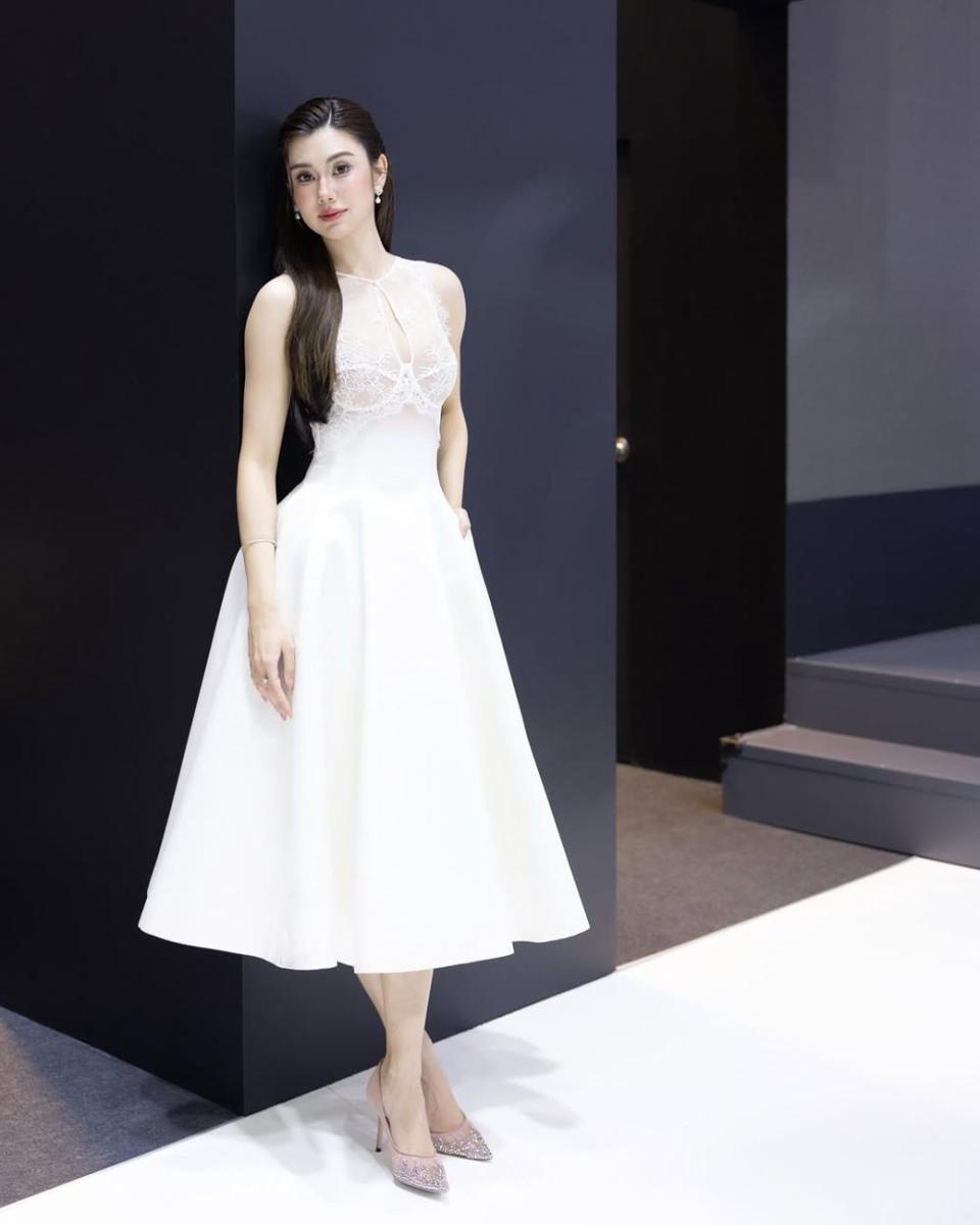 potret ide dress elegan untuk ke acara formal ala Lorena Schuett (instagram.com/lalinalena)