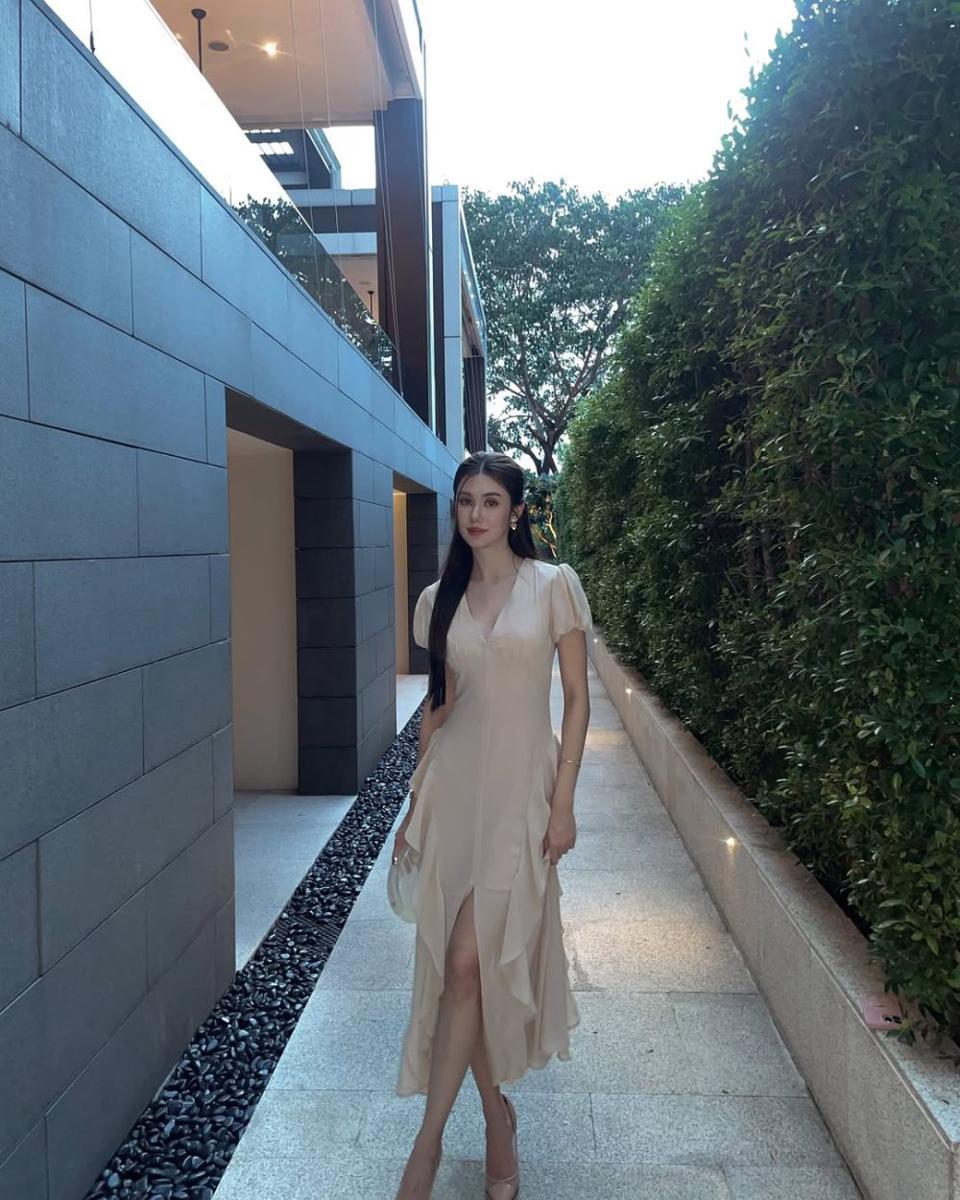 potret ide dress elegan untuk ke acara formal ala Lorena Schuett (instagram.com/lalinalena)
