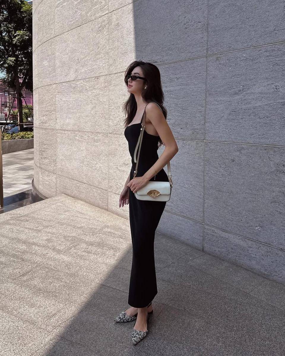 potret ide OOTD serba hitam pakai pants hingga dress ala Lorena Schuett (instagram.com/lalinalena)