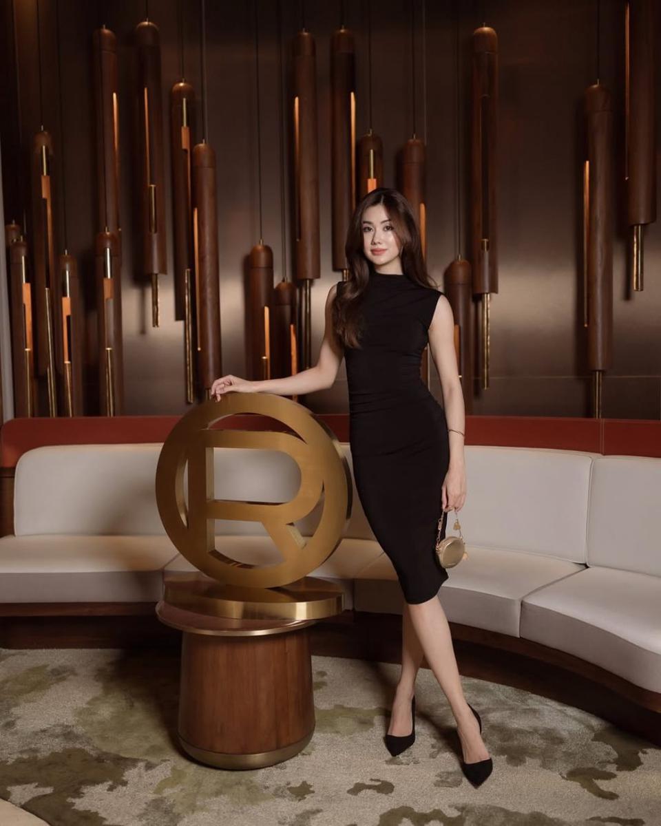 potret ide dress elegan untuk ke acara formal ala Lorena Schuett (instagram.com/lalinalena)