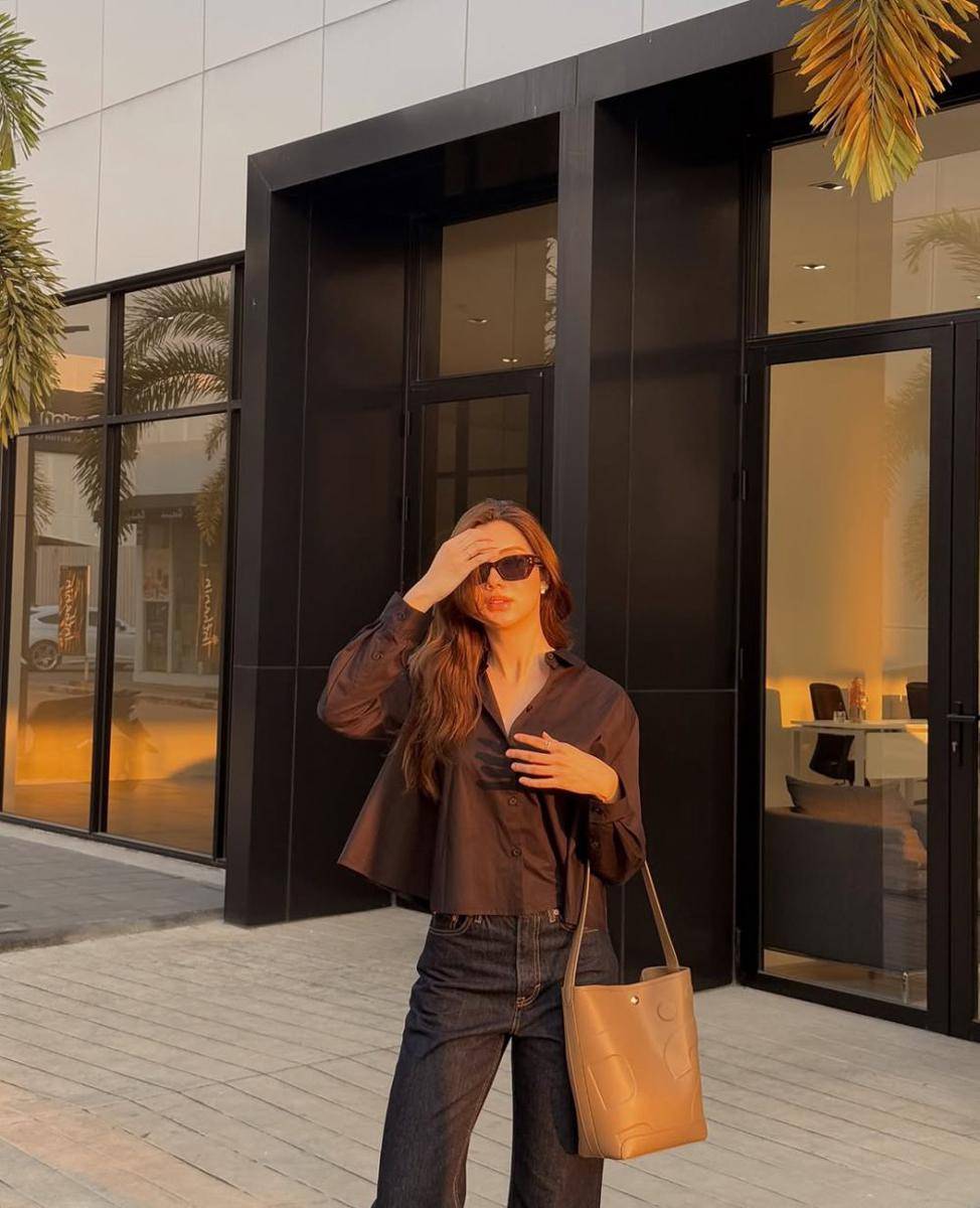 potret ide OOTD serba hitam pakai pants hingga dress ala Lorena Schuett (instagram.com/lalinalena)