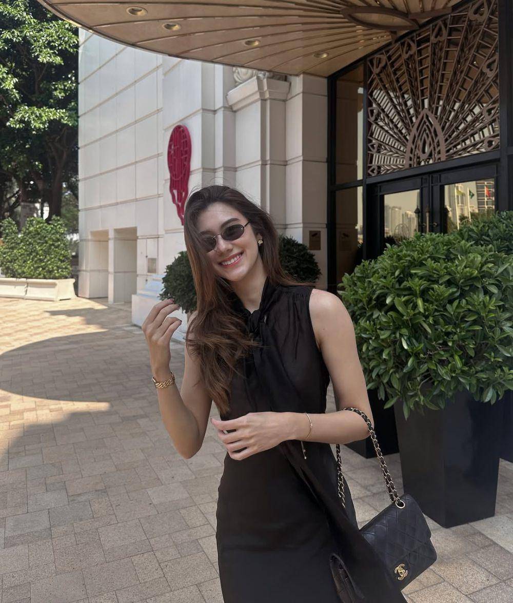 potret ide OOTD serba hitam pakai pants hingga dress ala Lorena Schuett (instagram.com/lalinalena)