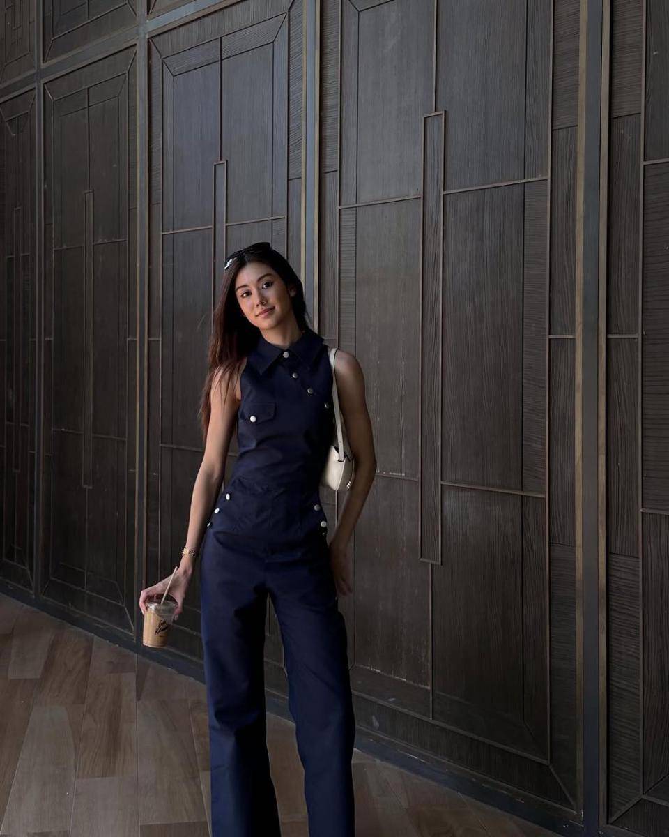 potret ide OOTD serba hitam pakai pants hingga dress ala Lorena Schuett (instagram.com/lalinalena)