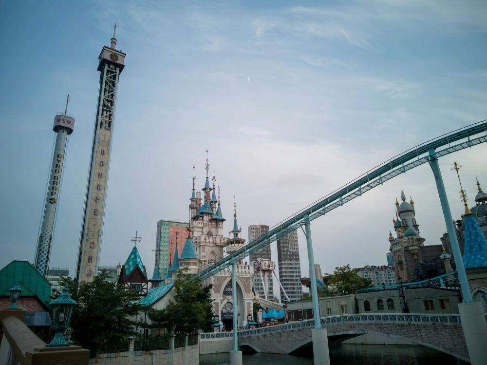Potret Lotte World di Seoul (unsplash.com/khinaii)