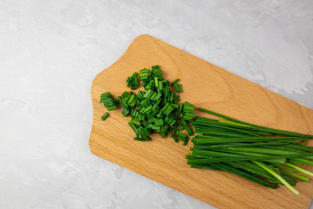 5 Makanan yang Bisa Menghilangkan Aroma Daun Bawang di Mulut