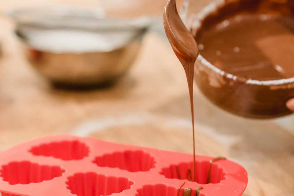 ilustrasi mencetak cokelat praline (pexels.com/andres-ayrton)