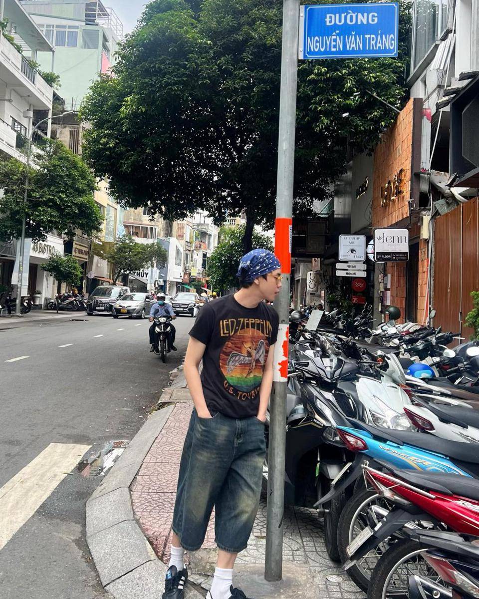 outfit street style ala Prem Warut (Instagram.com/prem_space)