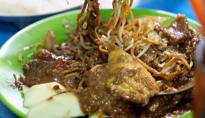 Bu Nur Aini Rujak Cingur Sedati/pinterest.com
