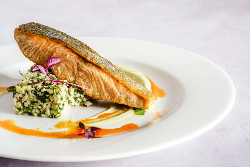 Resep Salmon Steak with Lemon Butter Sauce untuk Valentine Dinner