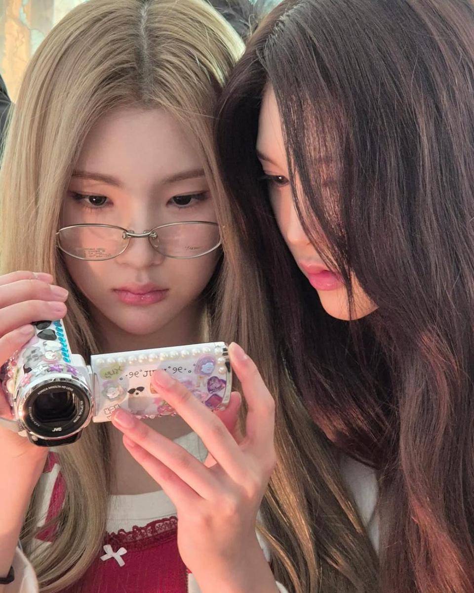 Hearts2Hearts (instagram.com/hearts2hearts)