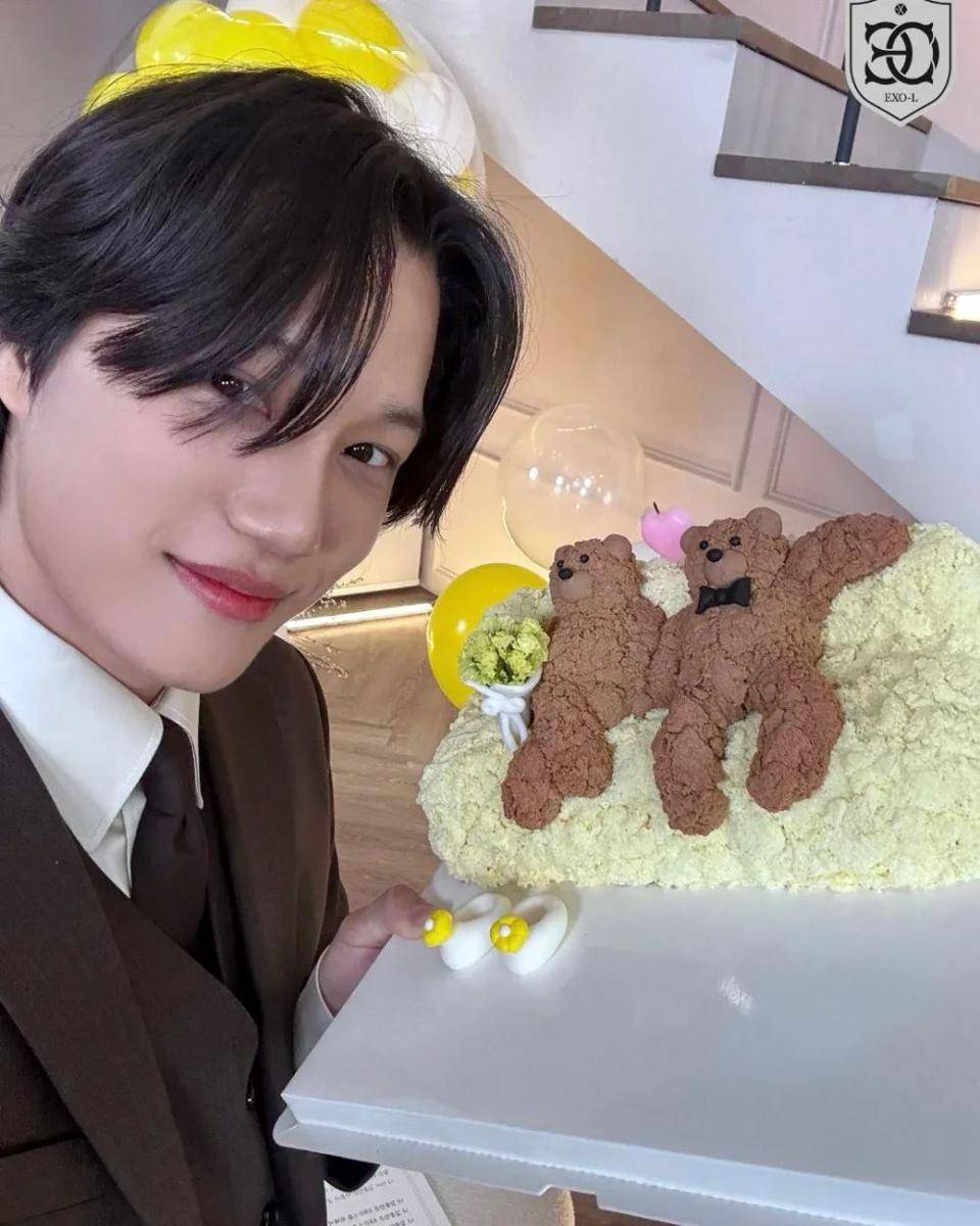KAI EXO (weverse.io/exo)