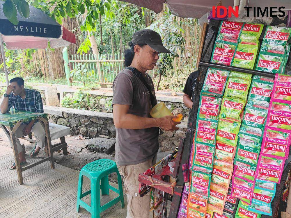 Salah satu penjual 'Starling', Ibeng (49). (IDN Times/Imam Faishal)
