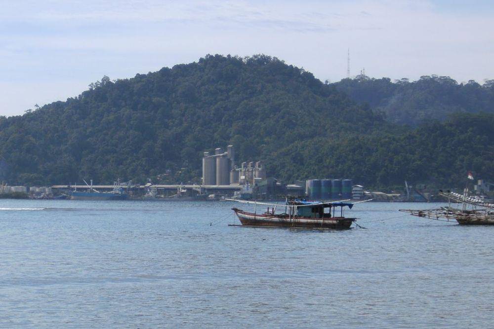 Potret Pelabuhan Teluk Bayur, Padang (flickr.com/Hendra Eka Putra)
