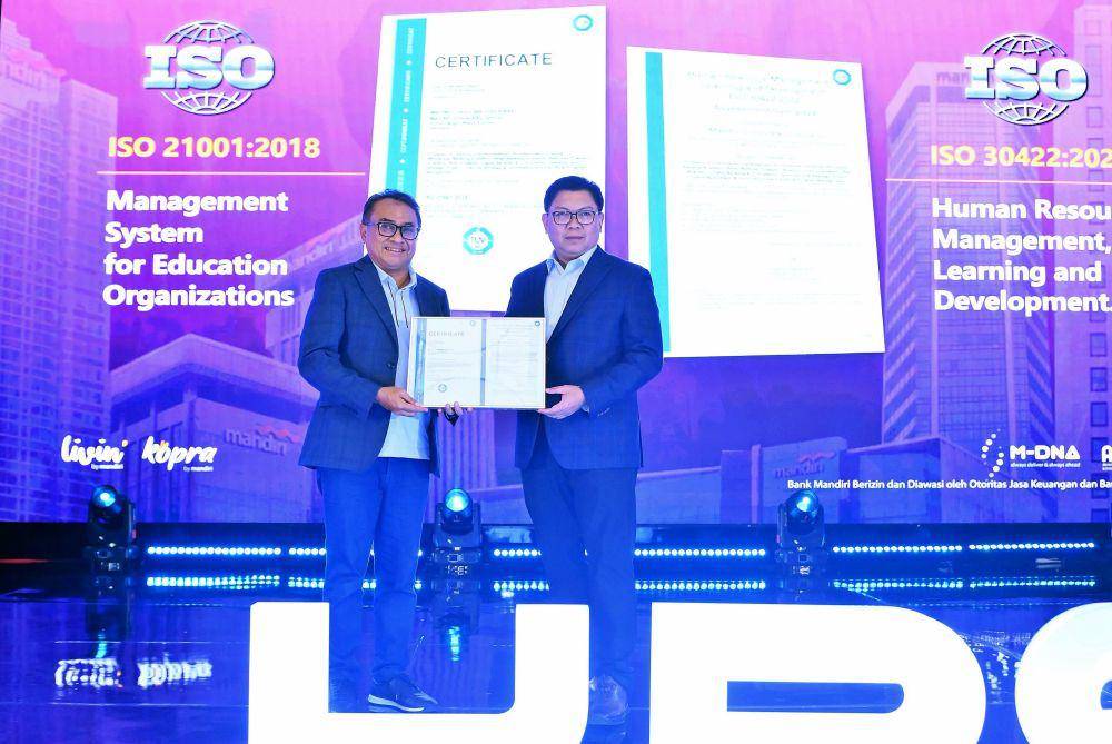 Bank Mandiri berhasil mengantongi sertifikat internasional ISO 21001:2018 Educational Organization Management Systems for Educational Organizations dan ISO 30422:2022 Human Resources - Learning & Development. (dok.Bank Mandiri)