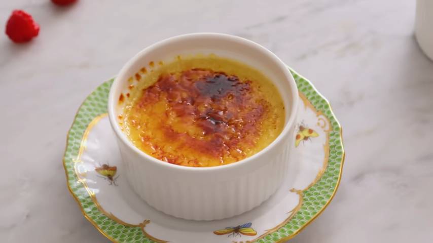 ilustrasi creme brulee klasik (YouTube.com/Preppy Kitchen)