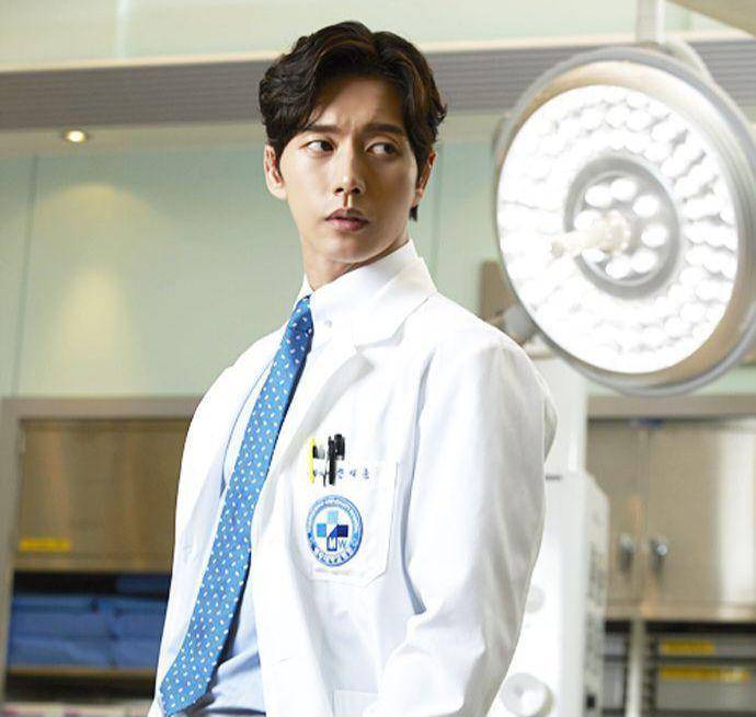 Park Hae Jin dalam drama Doctor Stranger (dok. SBS/Doctor Stranger)