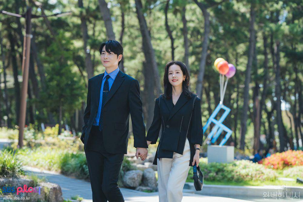 Lee Joon Hyuk dan Han Ji Min di Love Scout (dok. SBS/Love Scout)