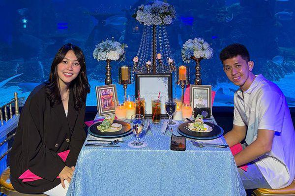7 Potret Birthday Dinner Romantis Rian-Ribka di Jakarta Aquarium